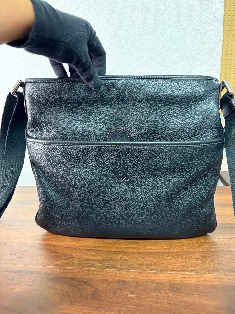 LOEWE ANAGRAM MESSENGER BAG (BLACK)