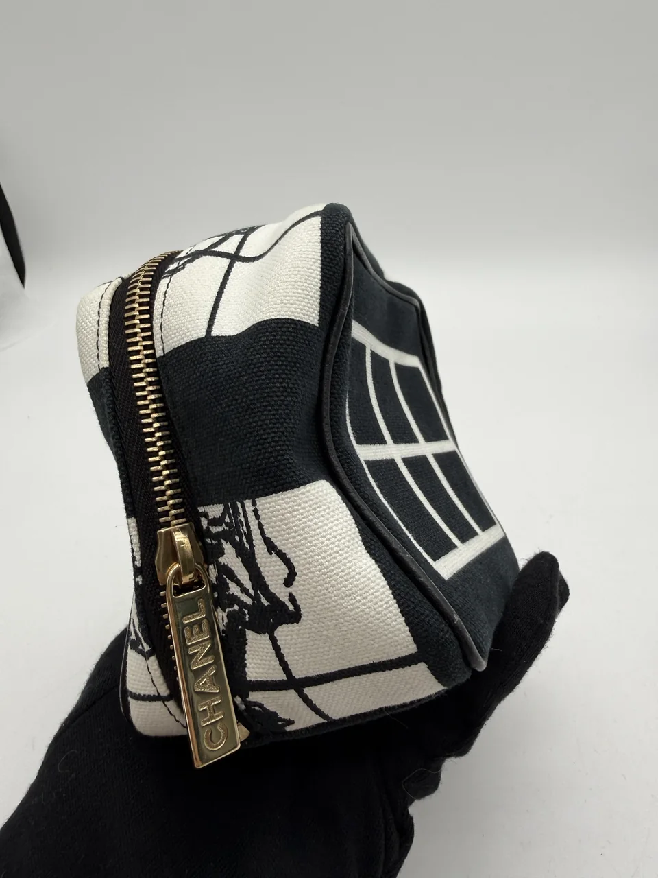 CHANEL VANITY POUCH view 6
