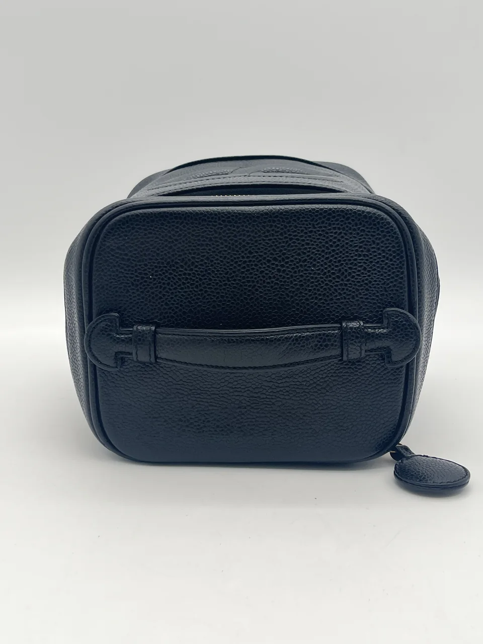 CHANEL CAVIAR VANITY POUCH (6 SERIAL CODE) view 6