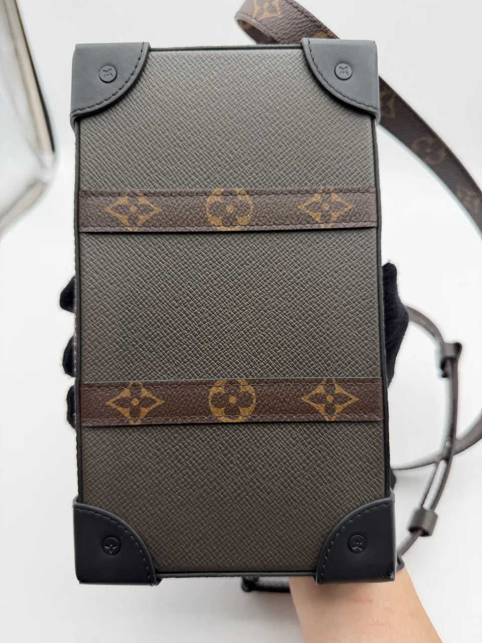 LV MONOGRAM/TAIGA SOFT TRUNK WALLET