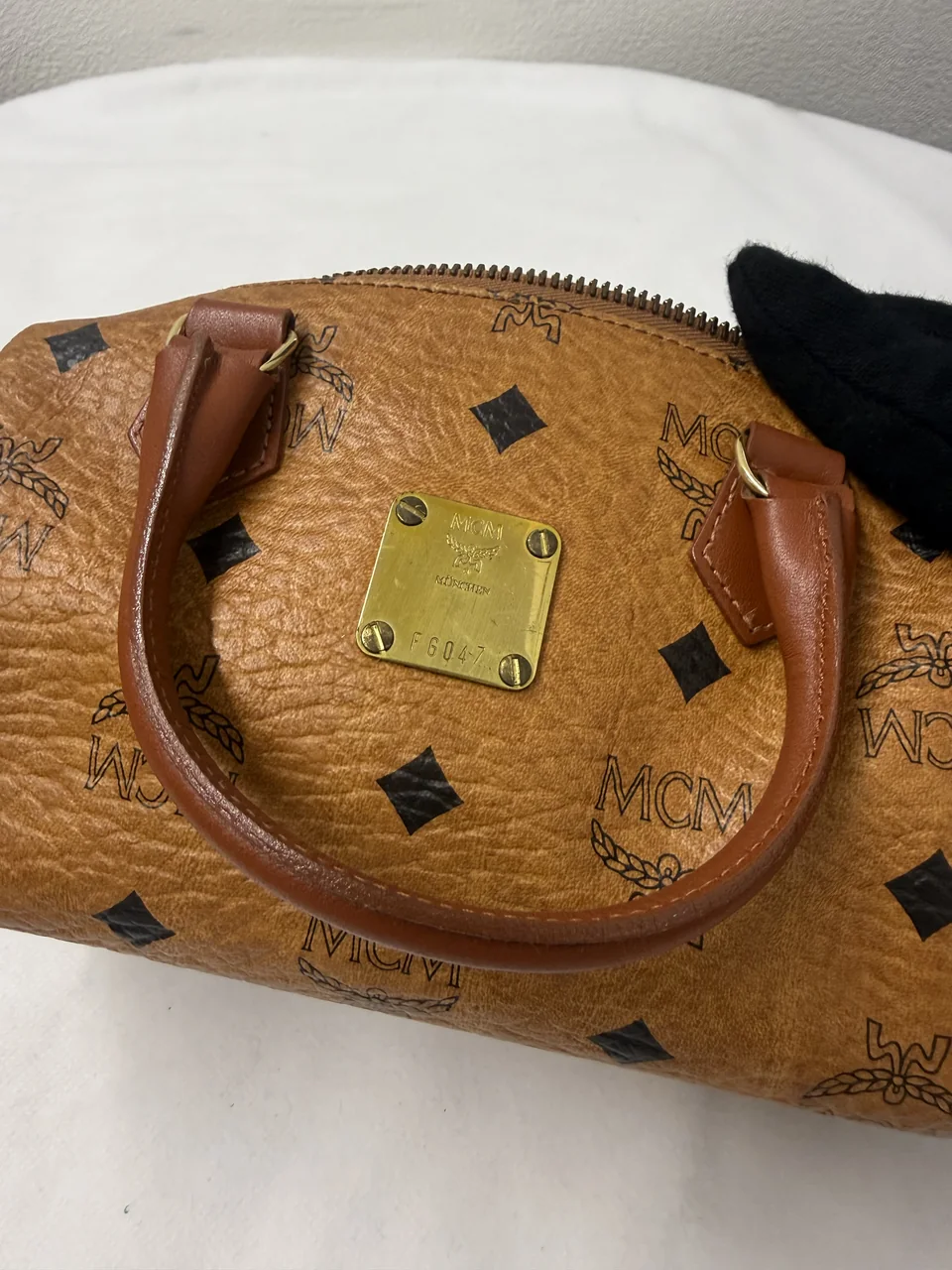 MCM TWO-WAY BAG (CAMEL) view 9
