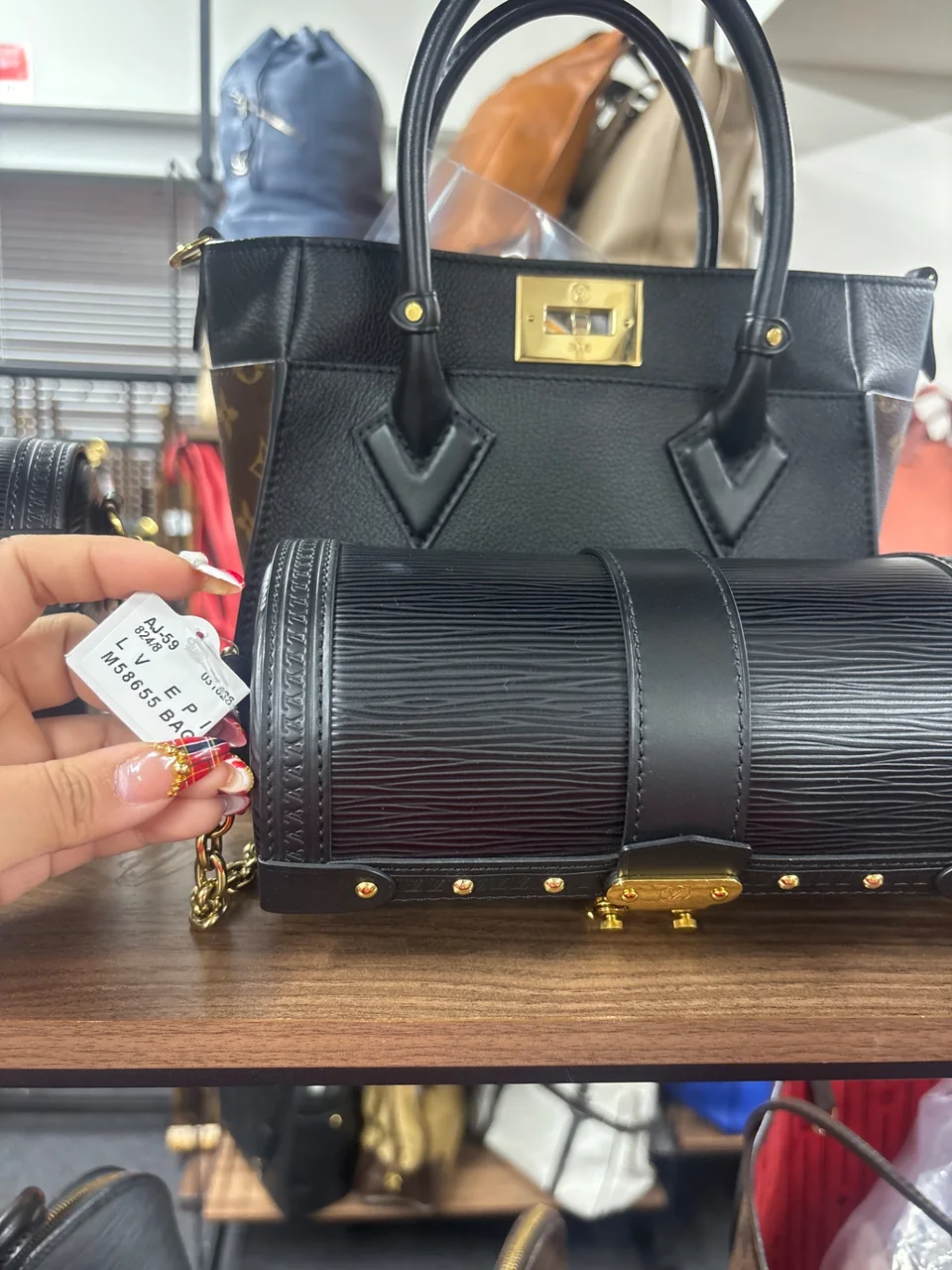 LV EPI M58655 BAG view 2