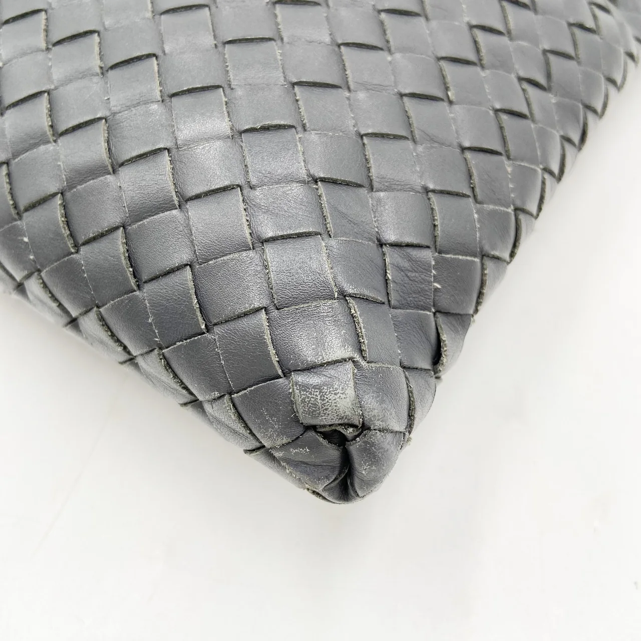 BOTTEGA VENETA INTRECCIATO SHOULDER BAG (BLACK) view 5