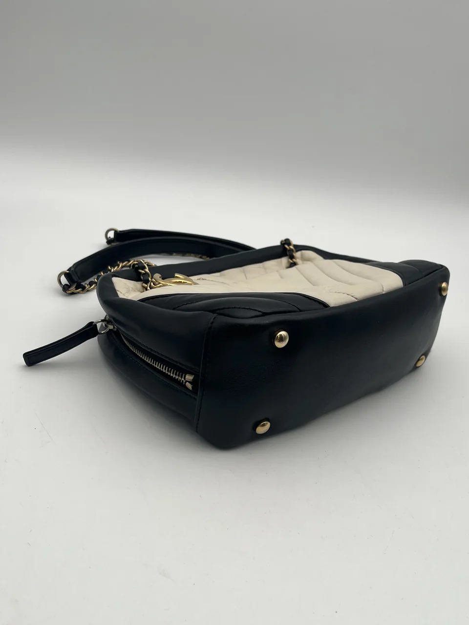CHANEL LAMB SKIN V-STITCH (20 SERIAL CODE) view 5