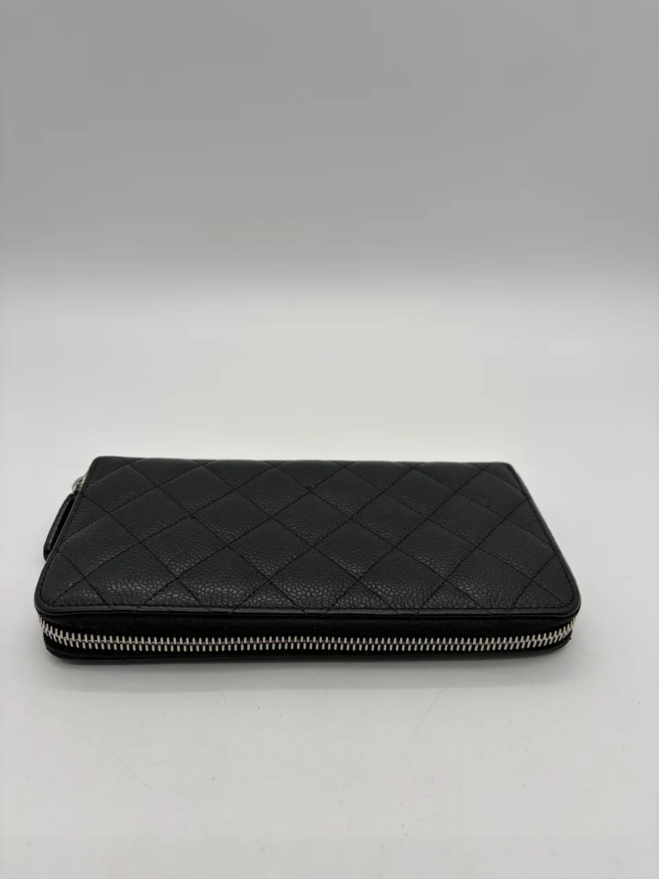 CHANEL CAVIAR ROUND WALLET (19 SERIAL CODE) view 5