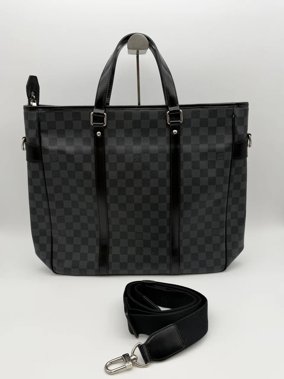 LV TADAO