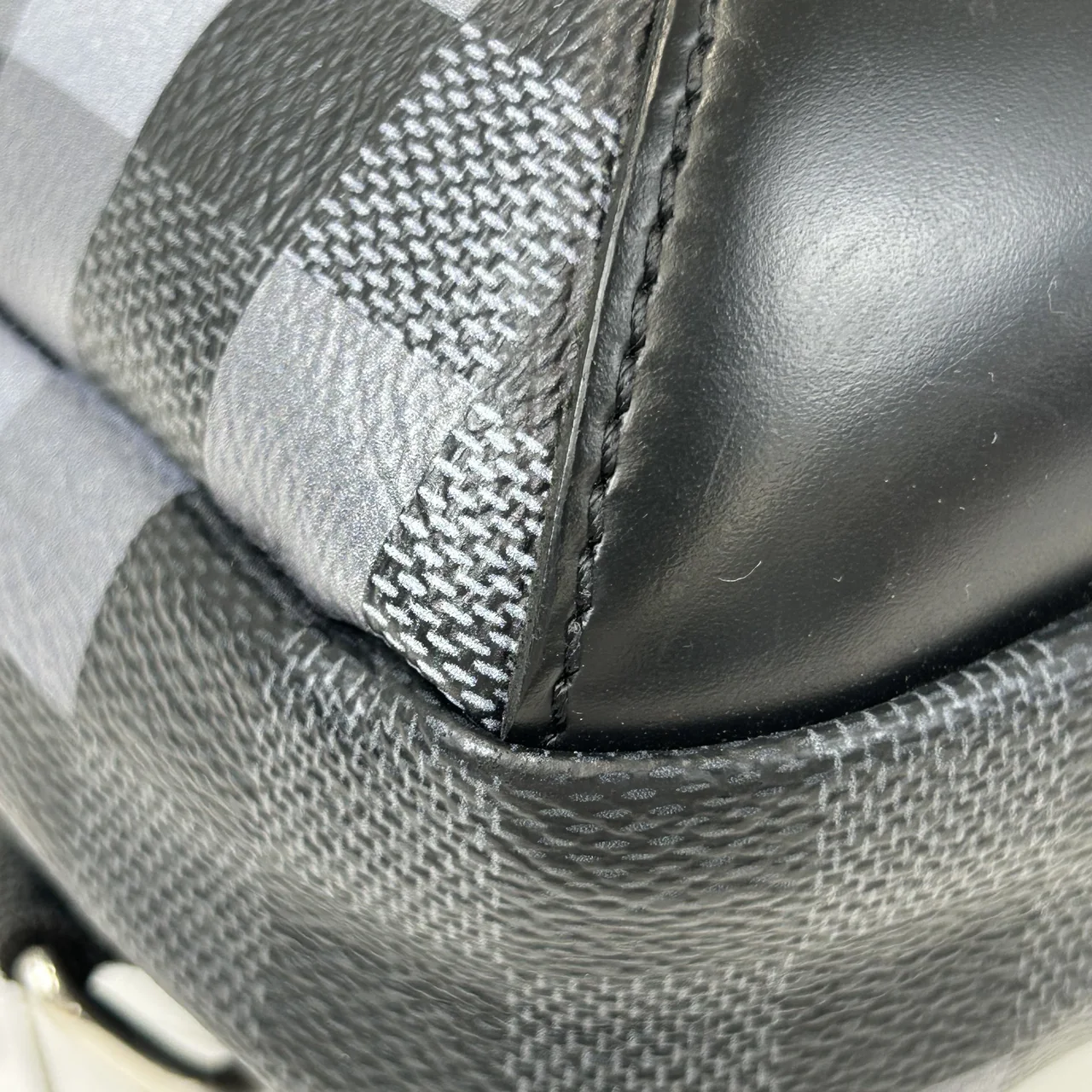 LV DAMIER GRAPHITE PIXEL AVENUE view 4