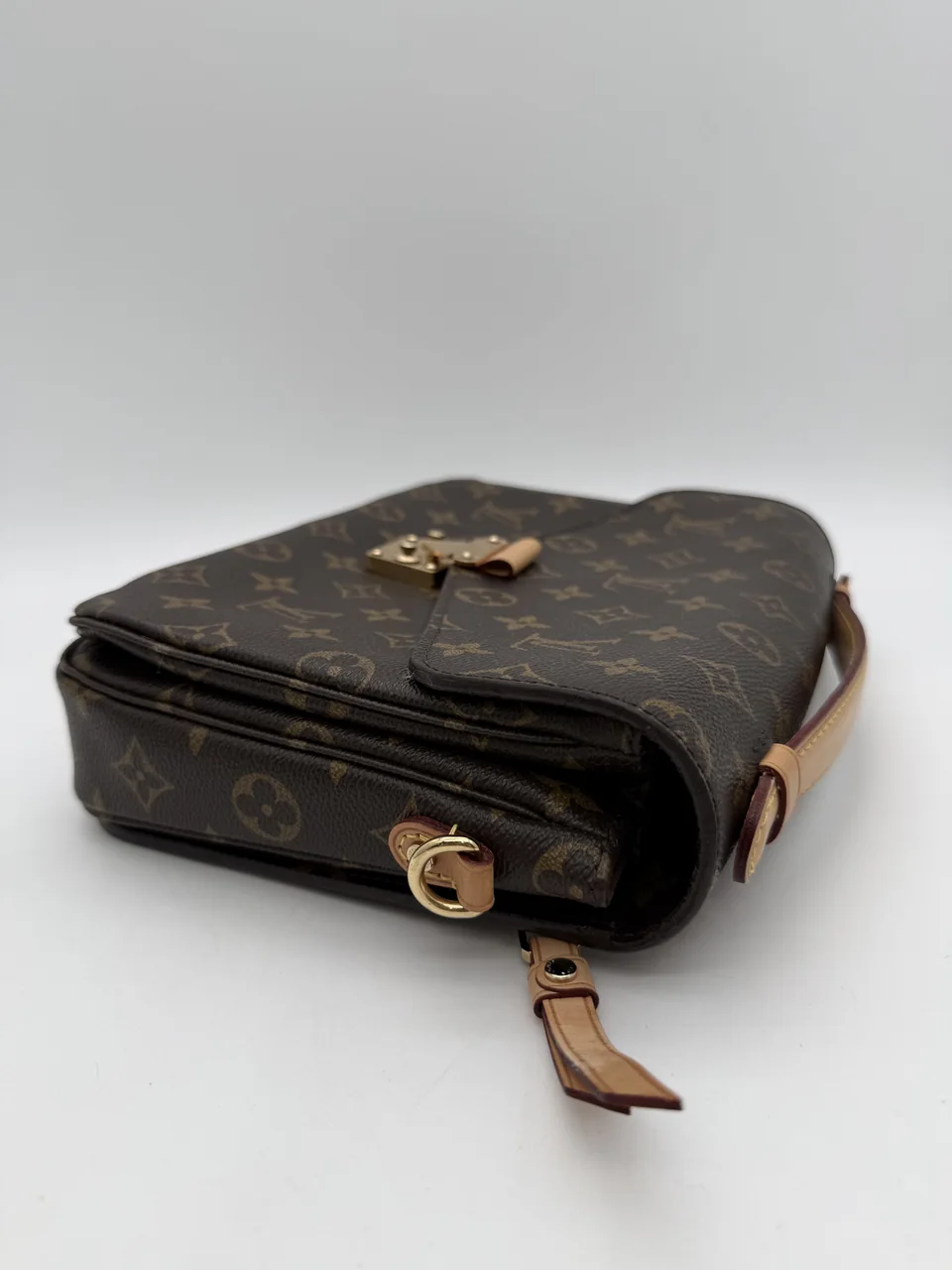 LV MONOGRAM POCHETTE METIS MM view 5