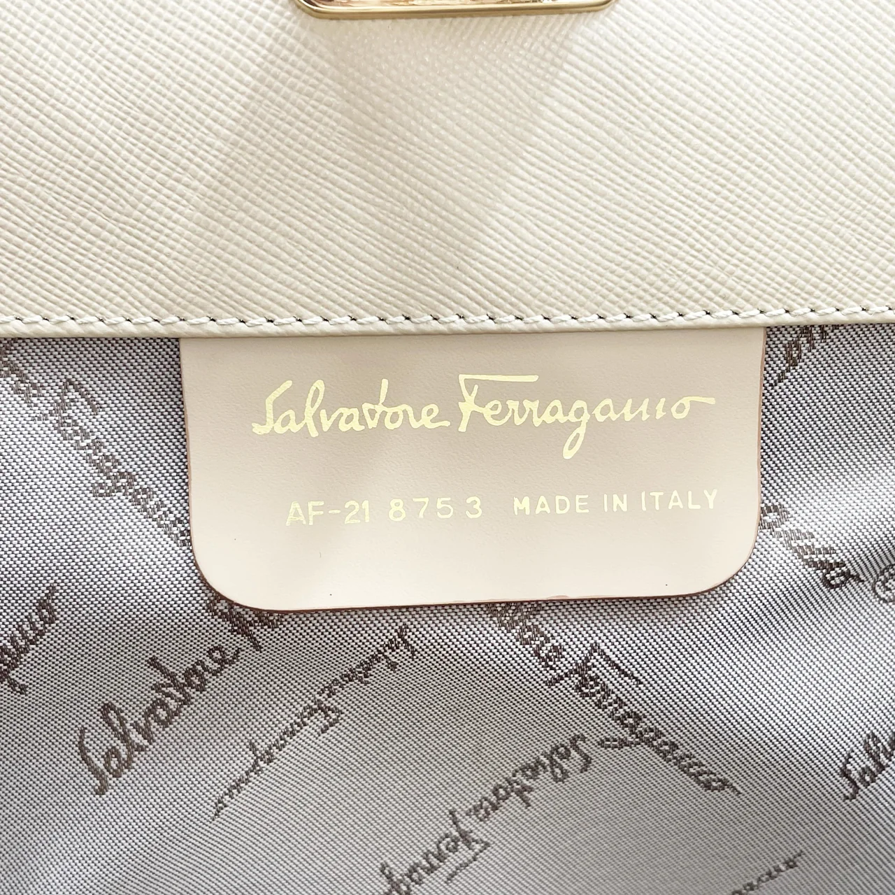 SALVATORE FERRAGAMO CHAIN SHOULDER BAG view 2