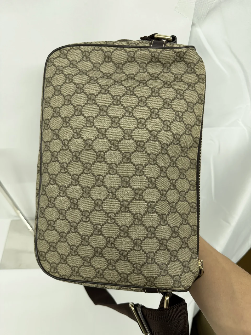 GUCCI GG SUPREME SHOULDER BAG (BROWN) view 2