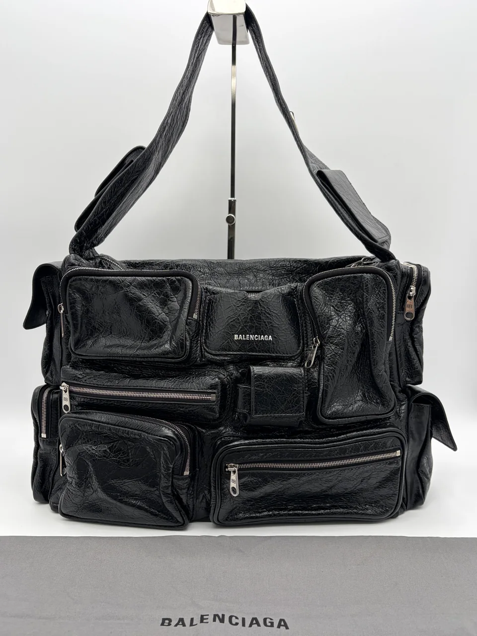 BALENCAIGA SUPER BUSY LEATHER SHOULDER BAG (BLACK)