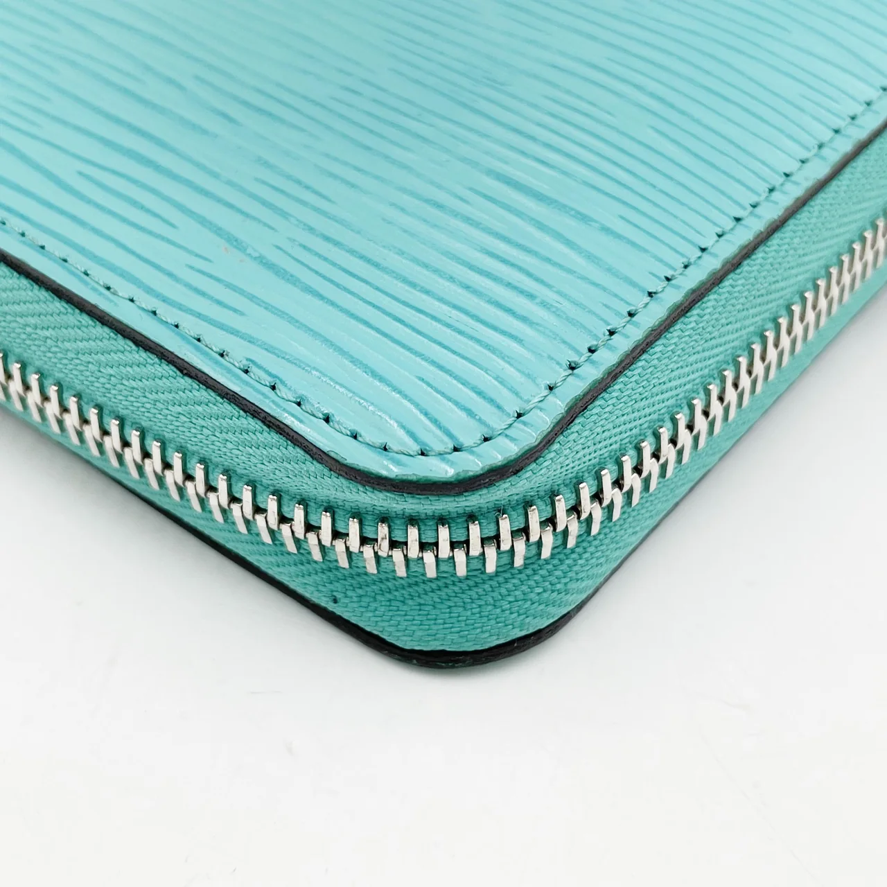LV EPI ZIPPY WALLET view 5