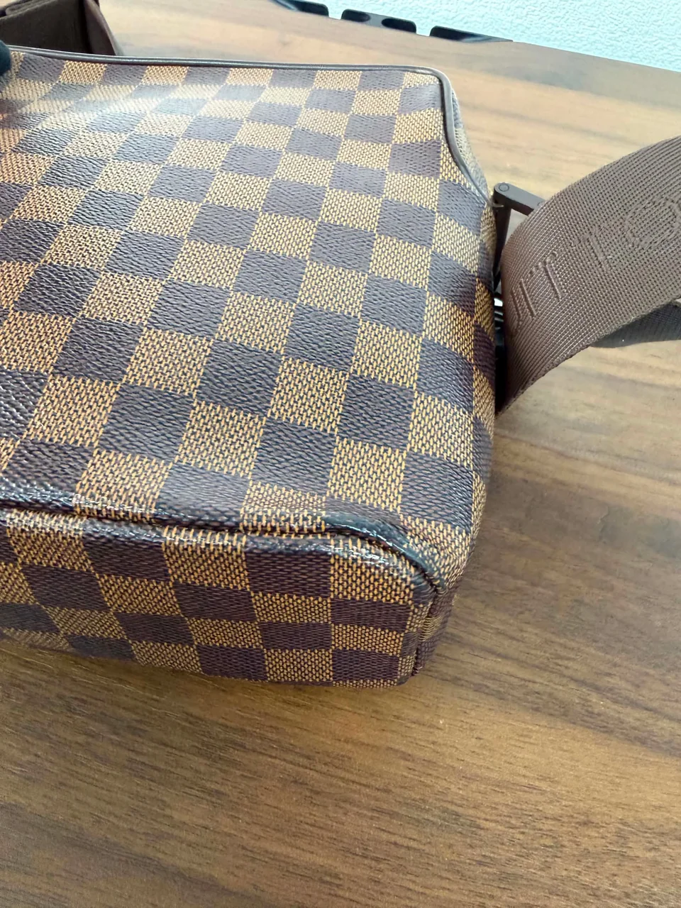 LV SHOULDER BAG view 2