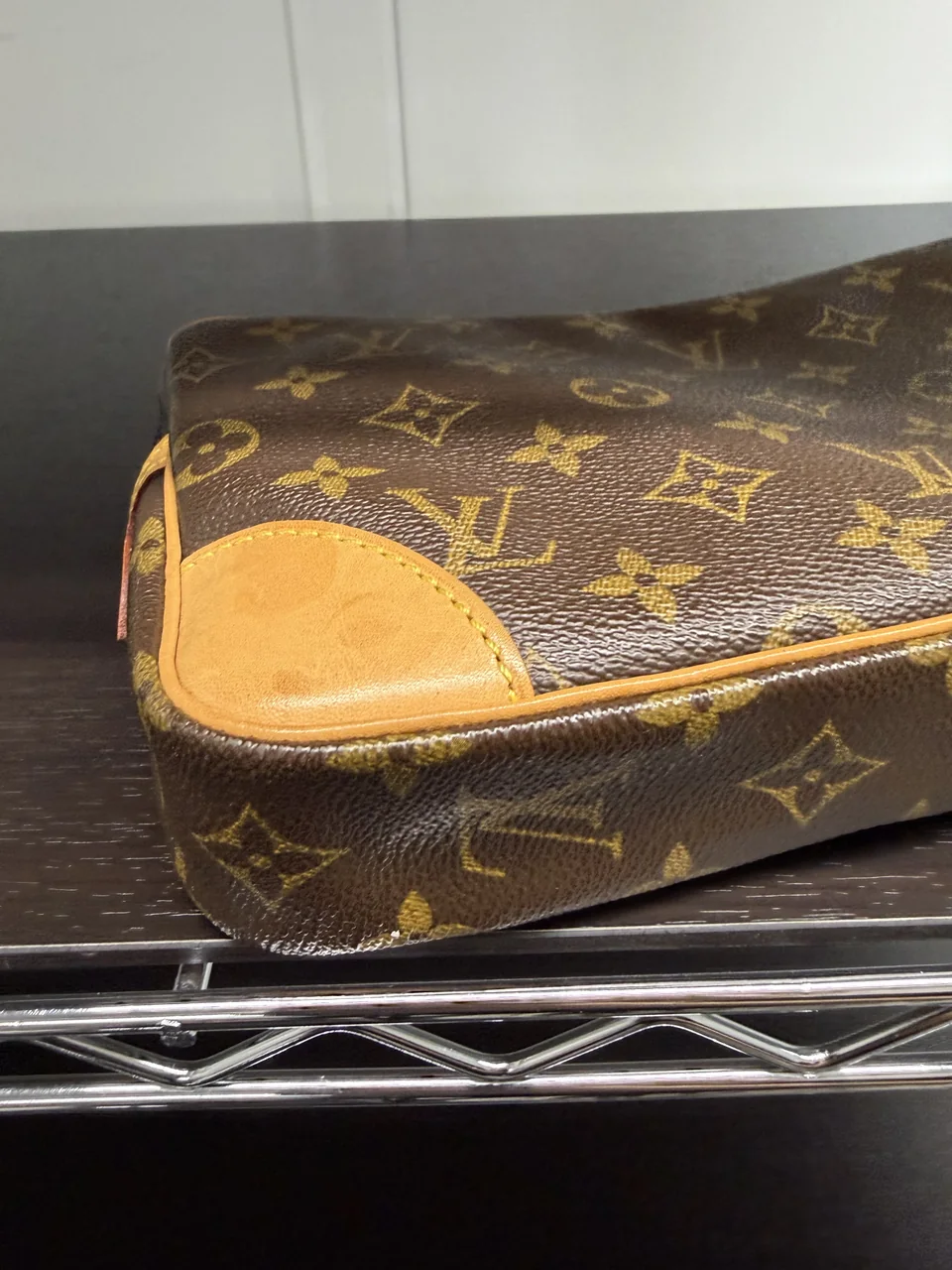 LV SECOND BAG view 5
