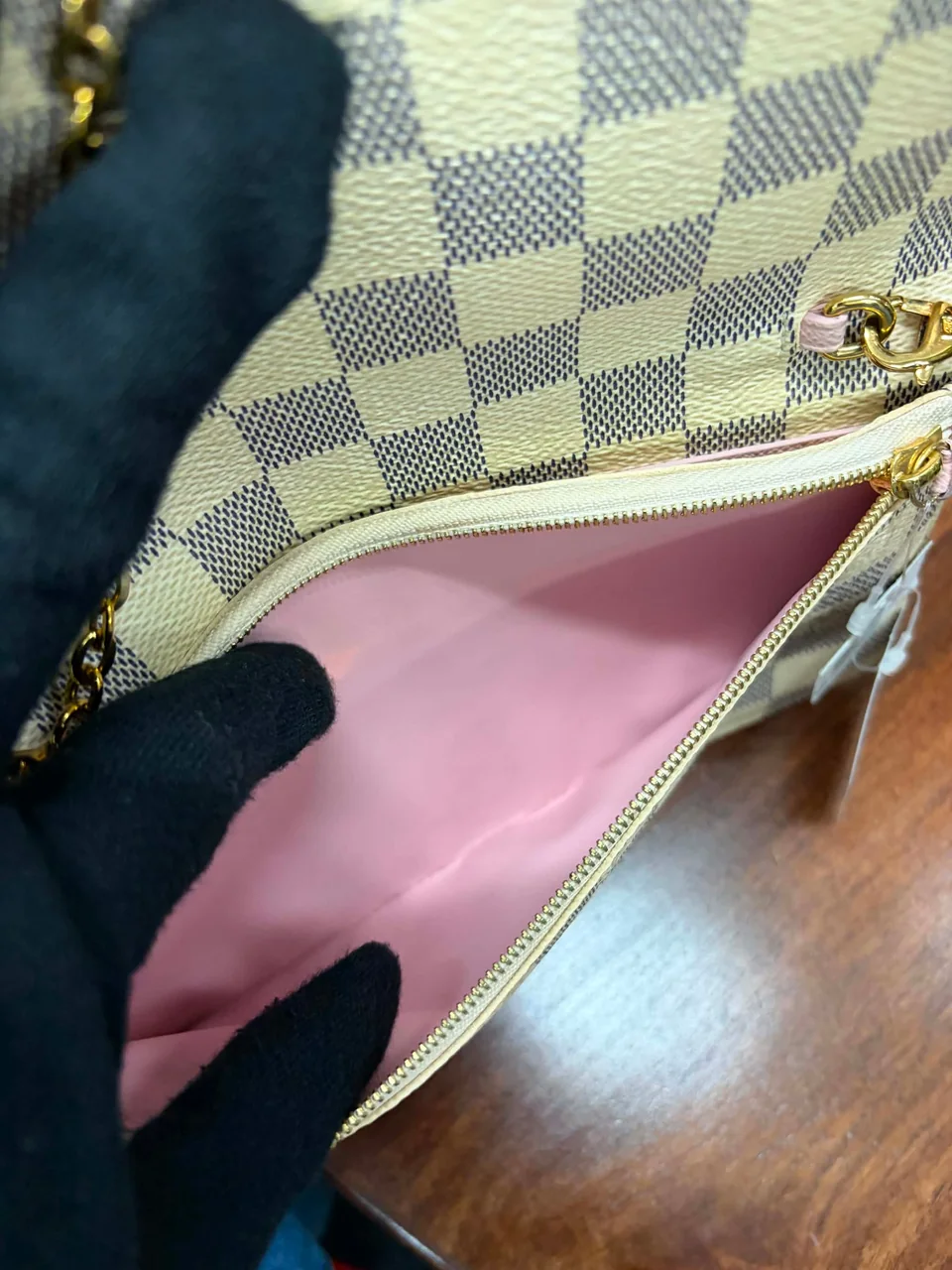 LV AZURE POCHETTE WEEKEND photo 7