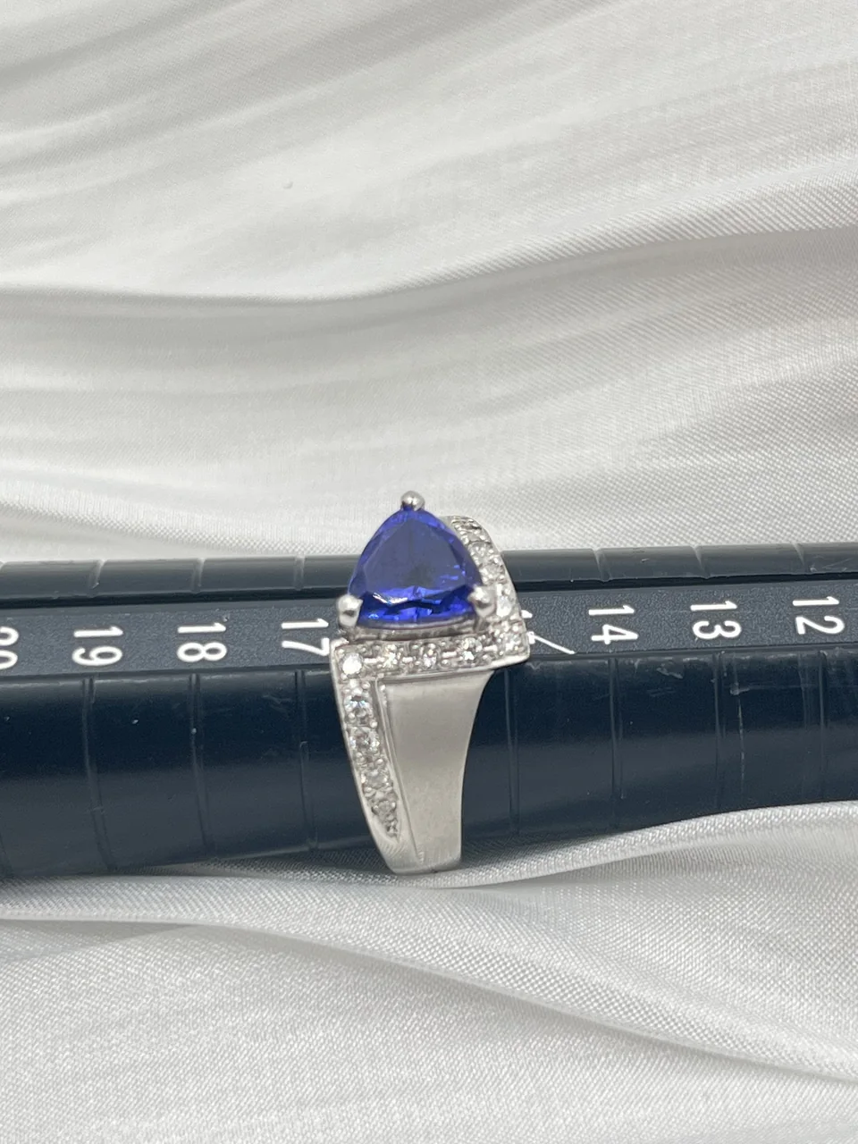 PT900 TANZANITE RING 1.774CTS 9.9G WITH SMALL CERT view 6