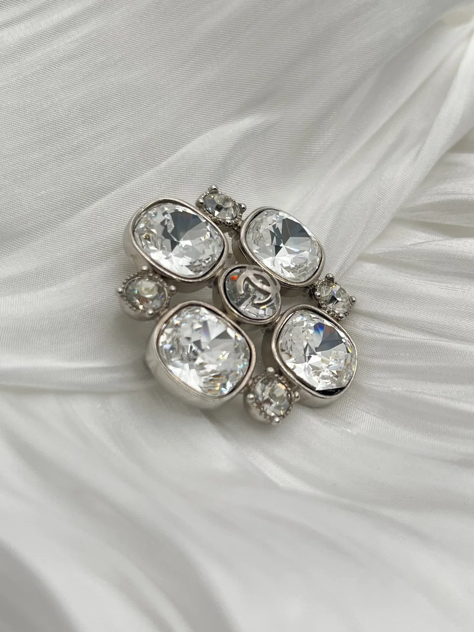 CHANEL BROOCH view 4
