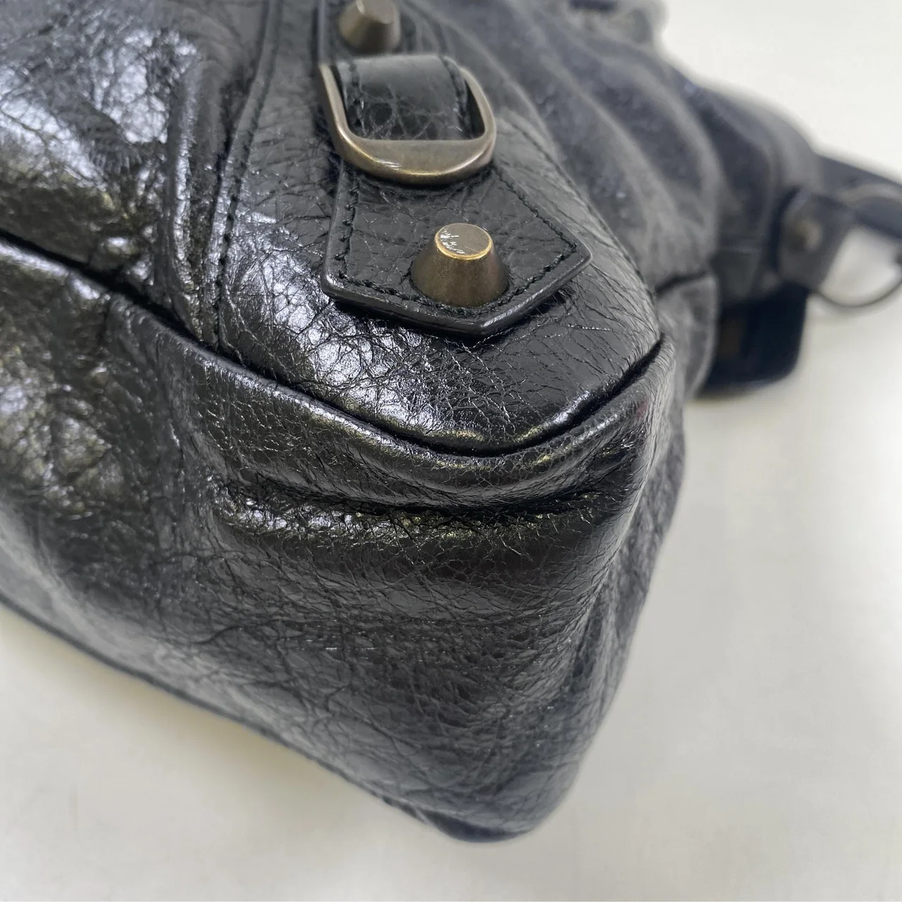 BALENCIAGA THE TOWN HANDBAG (BLACK) view 3
