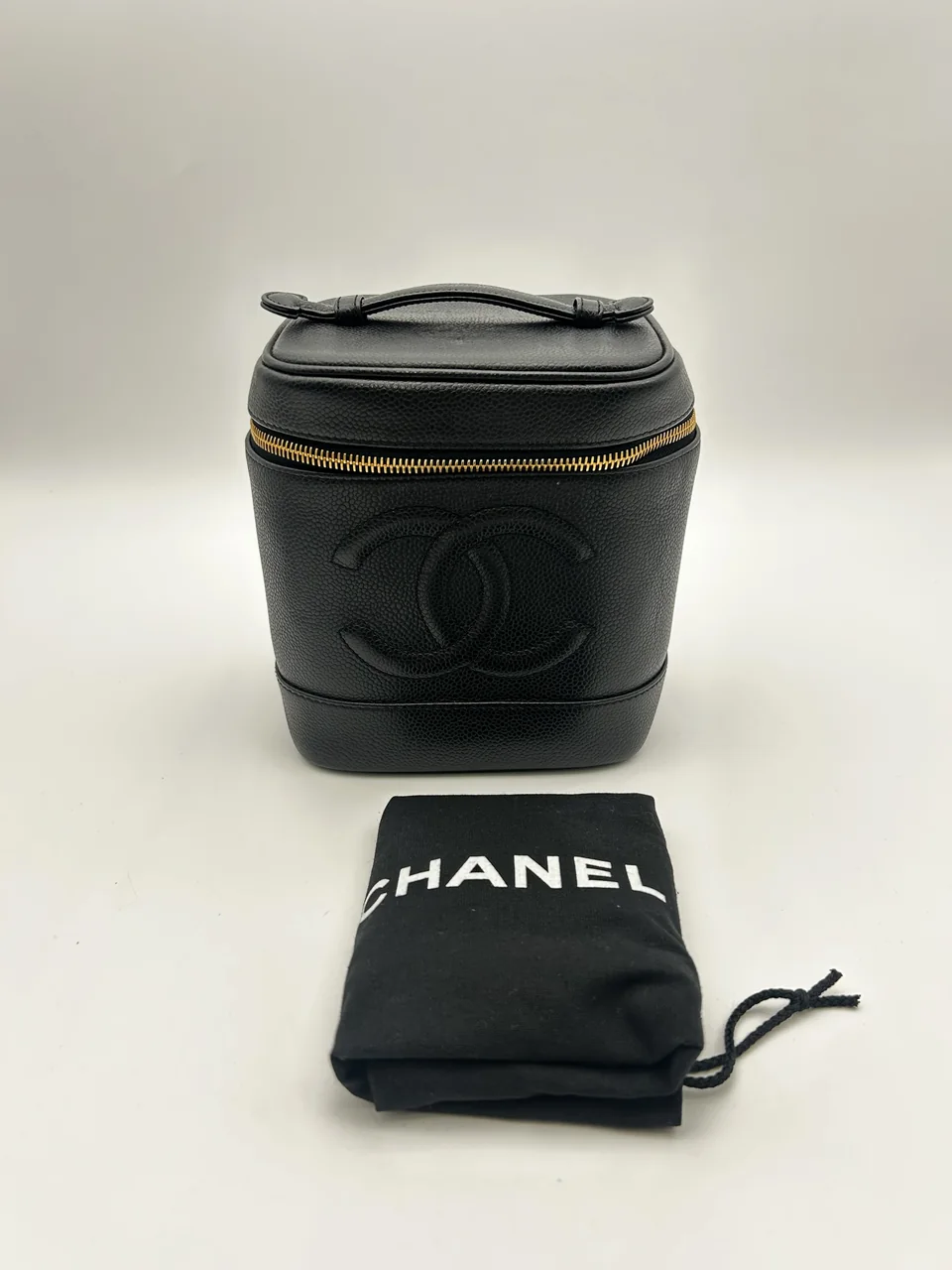 CHANEL CAVIAR VANITY BAG (6 SERIAL CODE) view 3