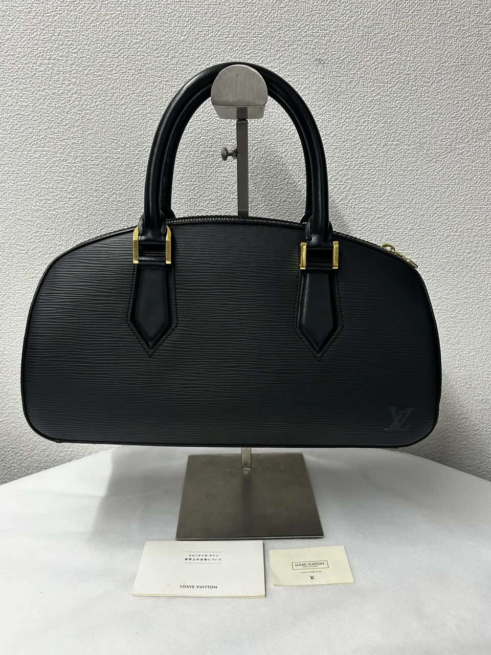 LV EPI JASMINE (BLACK) view 12