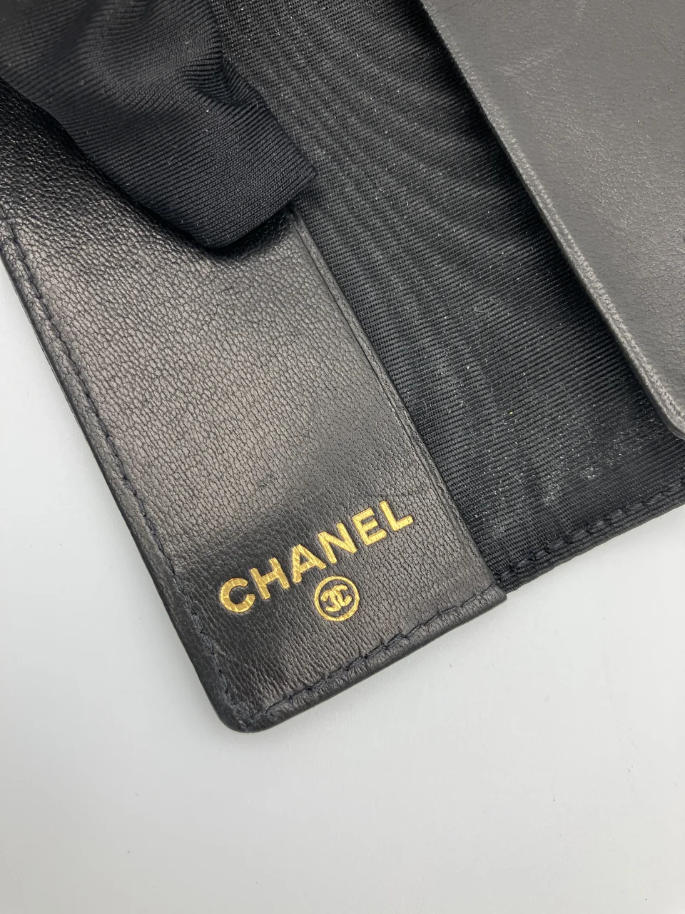 CHANEL CAVIAR KEY CASE view 11