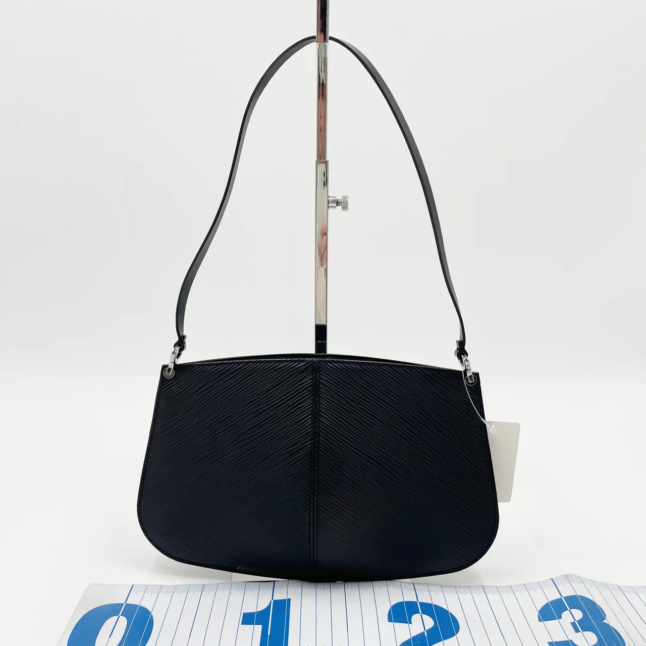 LV EPI POCHETTE DEMILUNE