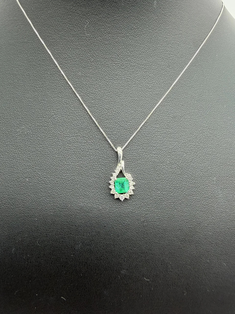18KT/K18WG EMERALD NECKLACE E0.73CT FD0.23CT 2.7G hover