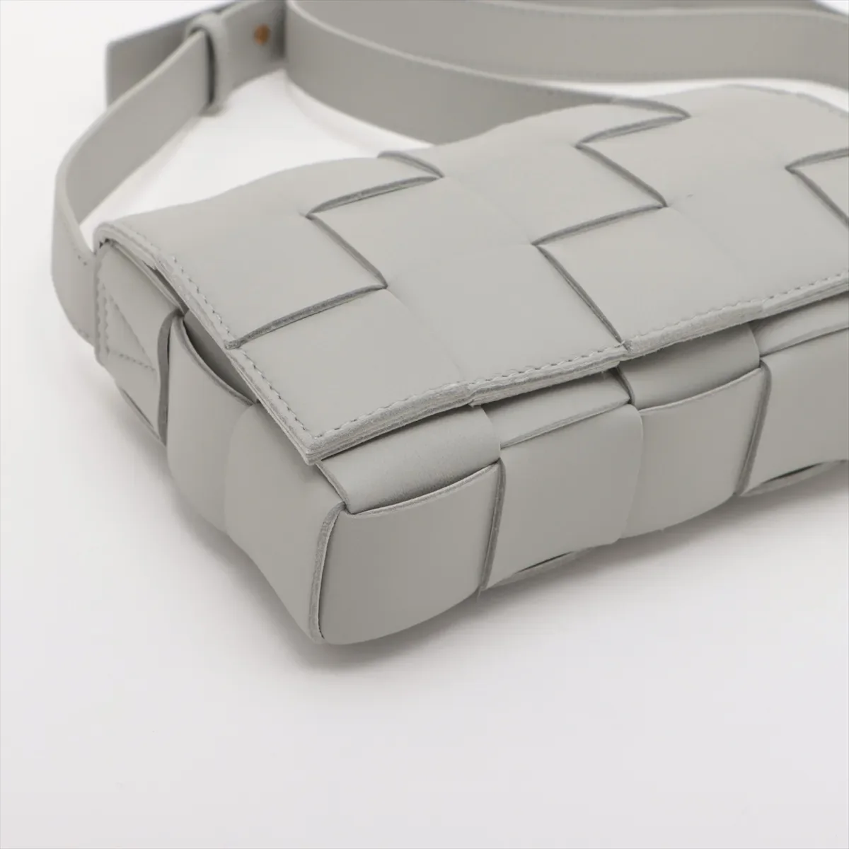 BOTTEGA VENETA MAXI INTRECCIATO CASSETTE (GRAY) view 5