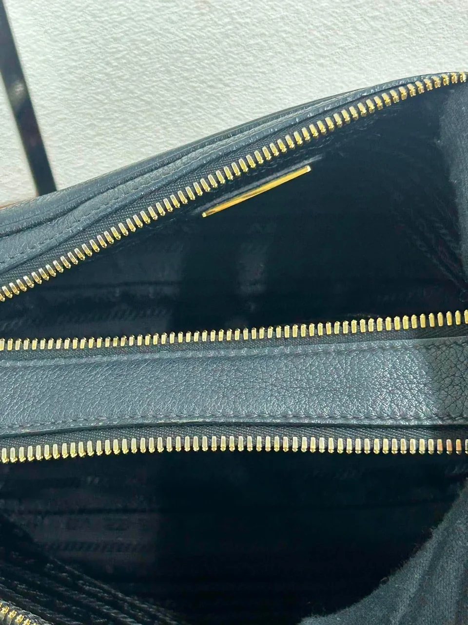 PRADA SHOULDER BAG (BLACK) view 2