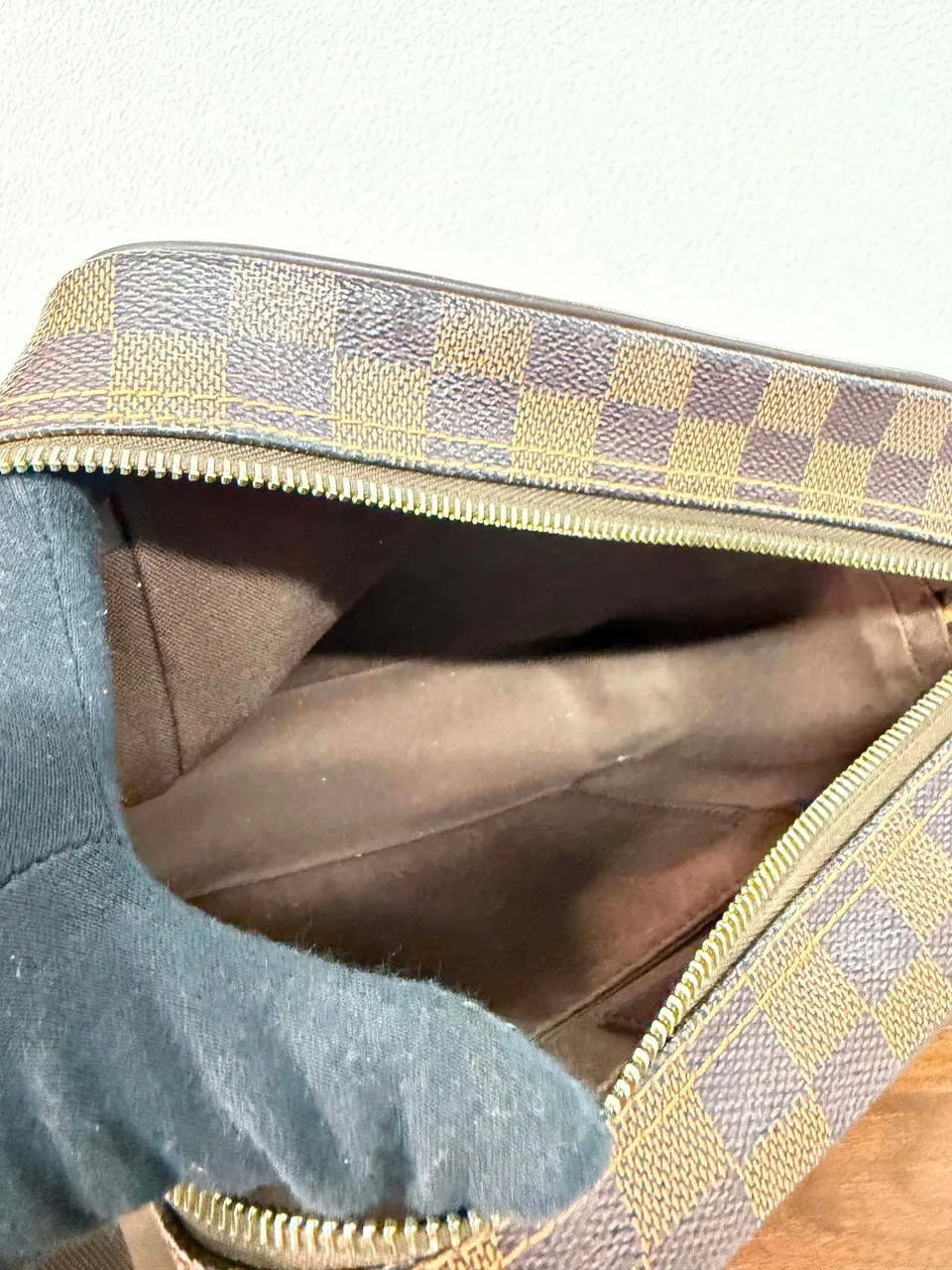 LV SHOULDER BAG view 5