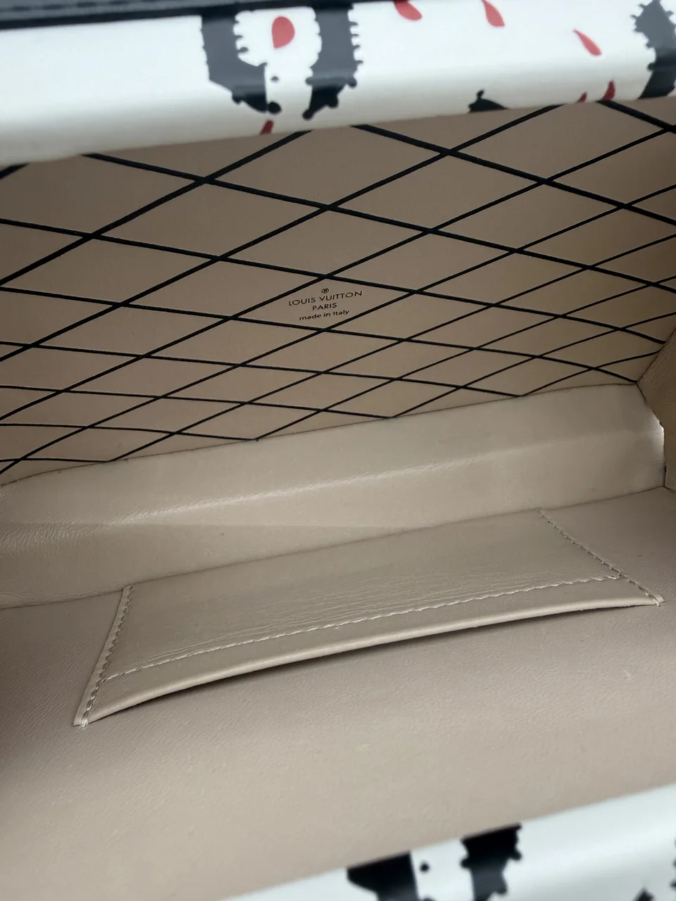 LV SHOULDER BAG view 12