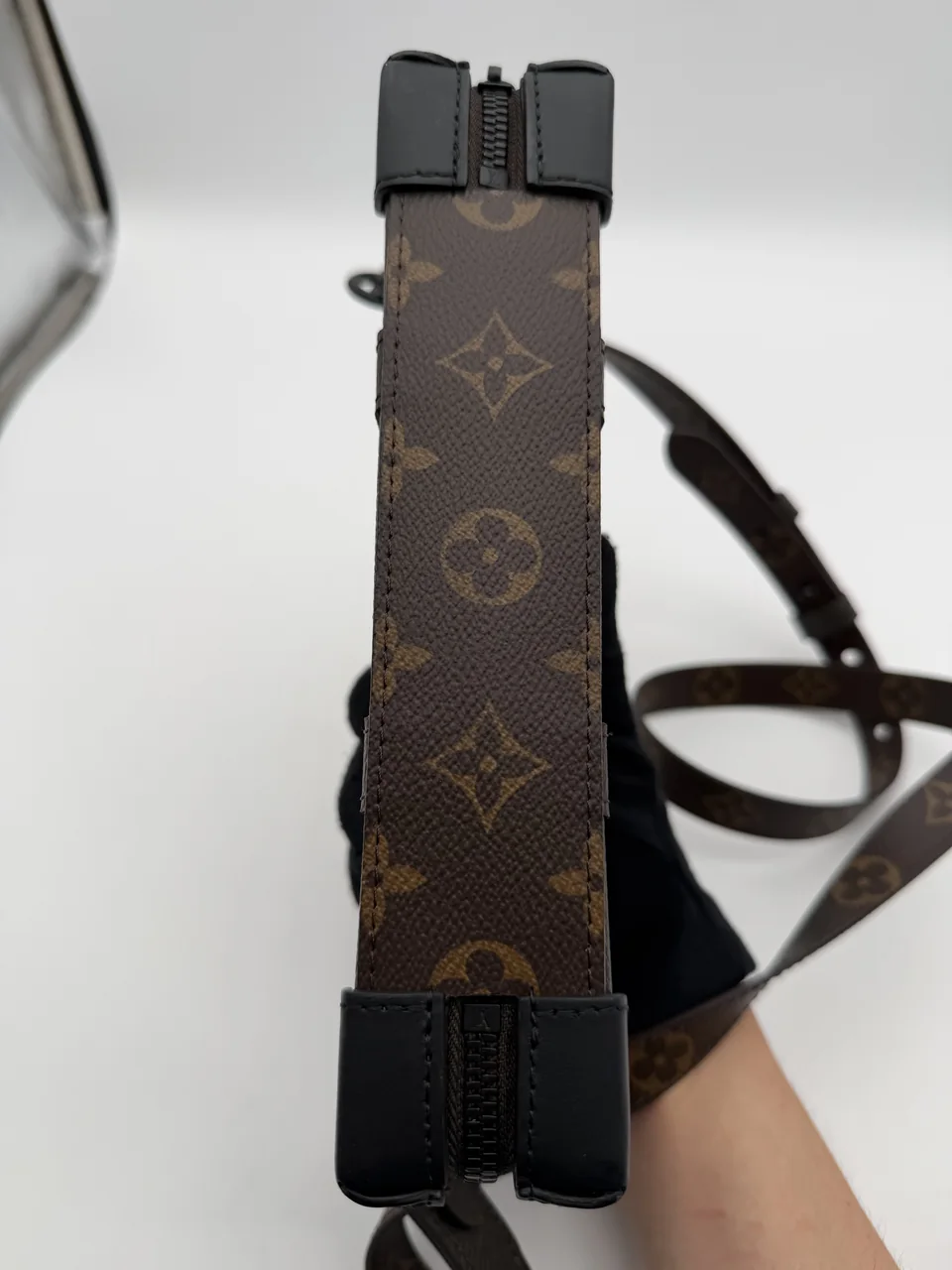 LV MONOGRAM/TAIGA SOFT TRUNK WALLET view 6