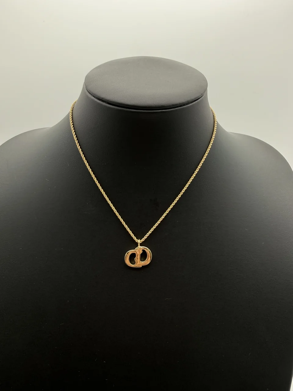 DIOR TWIST CHAIN NECKLACE hover