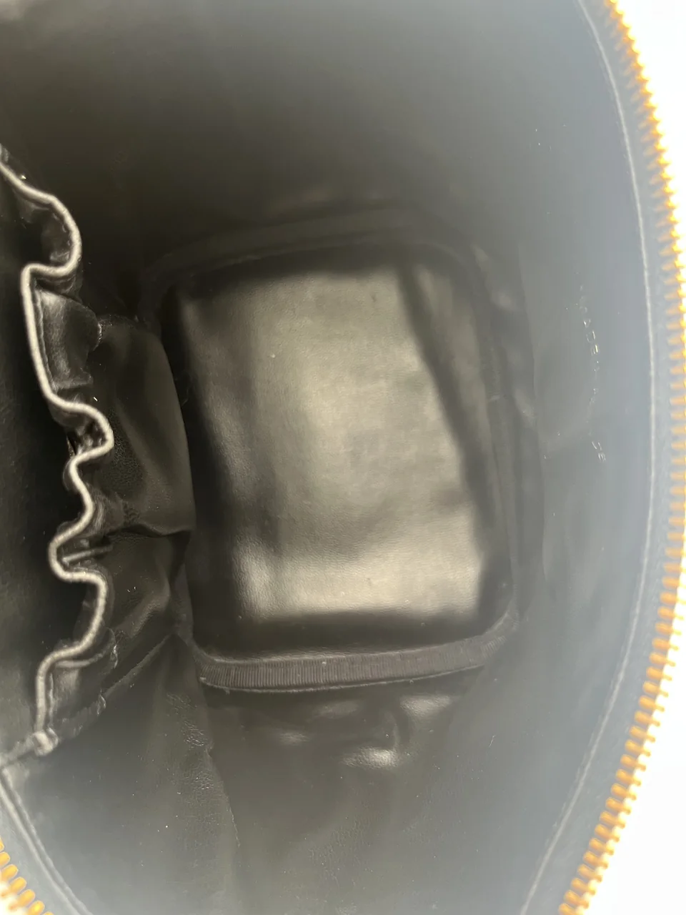 CHANEL CAVIAR VANITY POUCH (6 SERIAL CODE) view 8