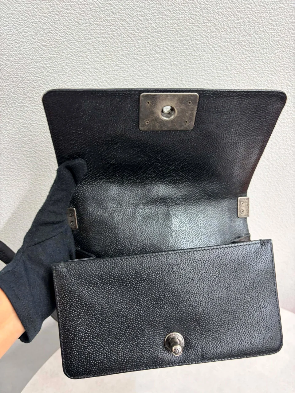 CHANEL CALF SKIN CHEVRON SHOULDER BAG (28 SERIAL CODE) view 4
