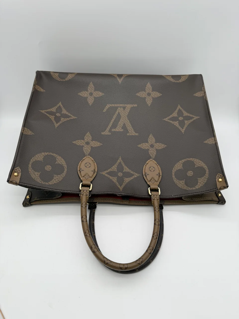 LOUIS VUITTON ON THE GO GM view 10