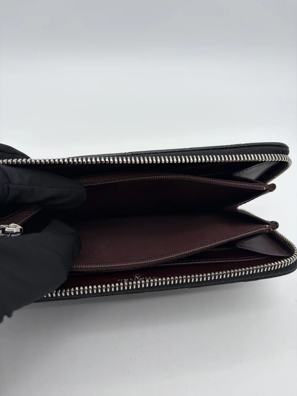 CHANEL CAVIAR ROUND WALLET (19 SERIAL CODE) view 7