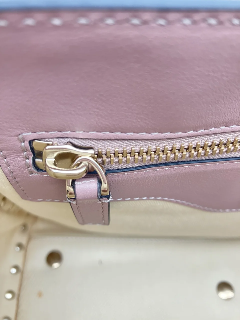 VALENTINO SHOULDER BAG (BROWN) view 25