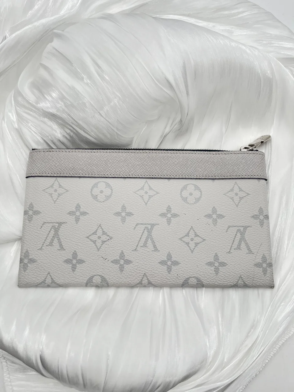 LOUIS VUITTON POUCH