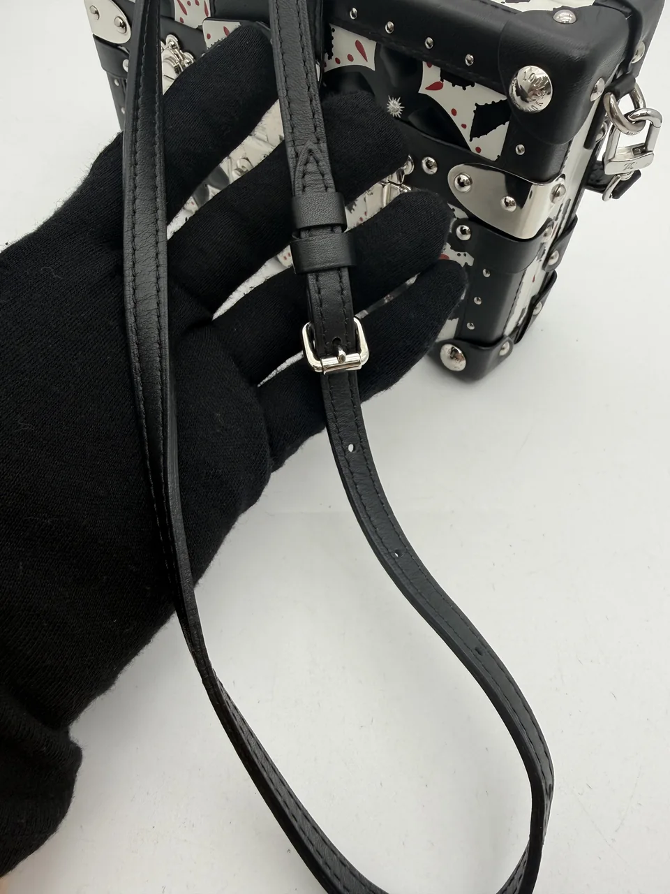 LV SHOULDER BAG view 11