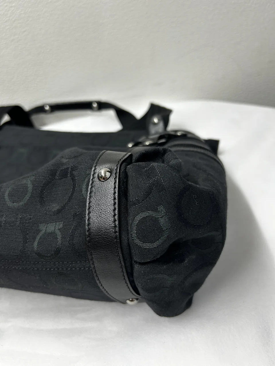 SALVATORE FERRAGAMO GANCINI TOTE BAG (BLACK) view 5