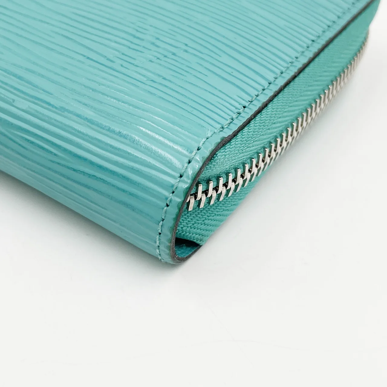 LV EPI ZIPPY WALLET view 7