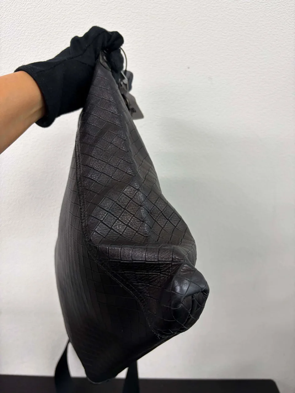 BOTTEGA VENETA INTRECCIATO SHOULDER BAG (BLACK) view 5