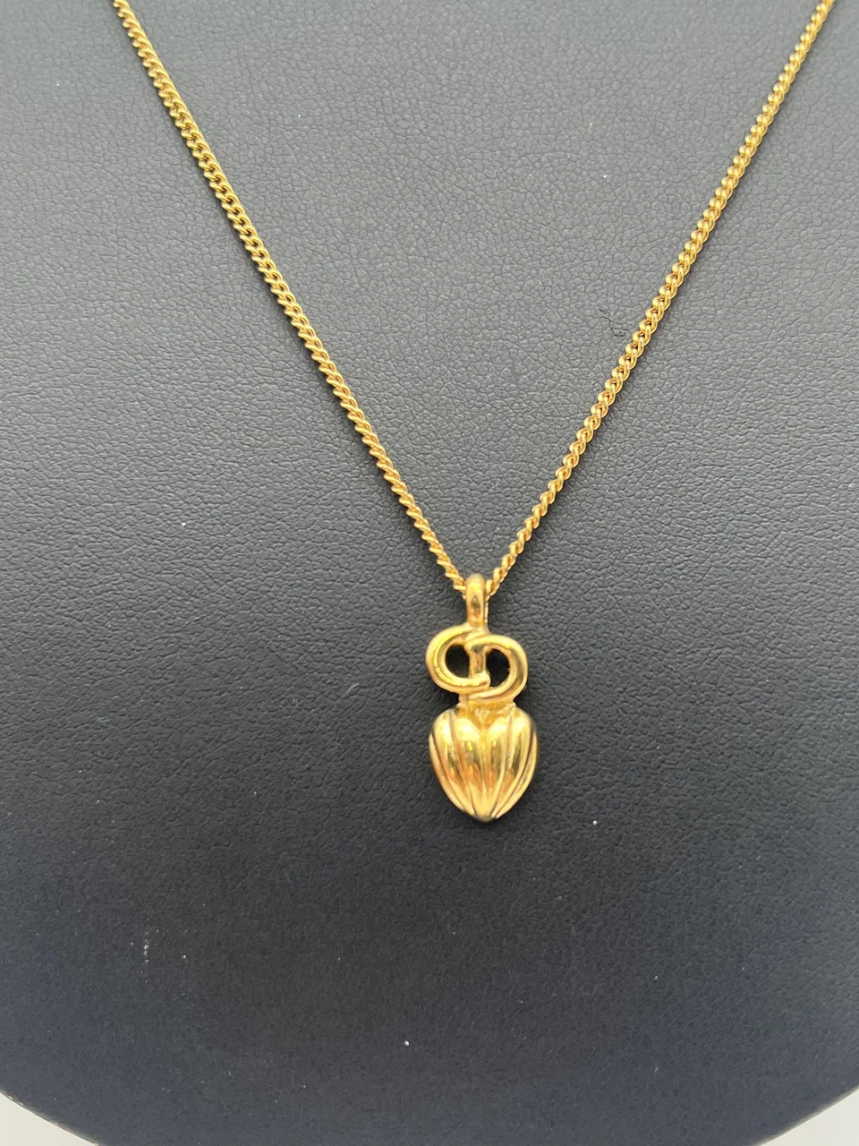 DIOR NECKLACE hover