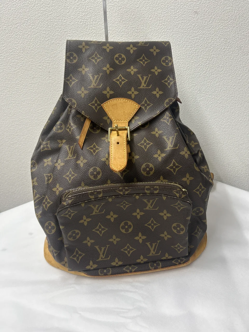 LV MONOGRAM MONTSOURIS view 18