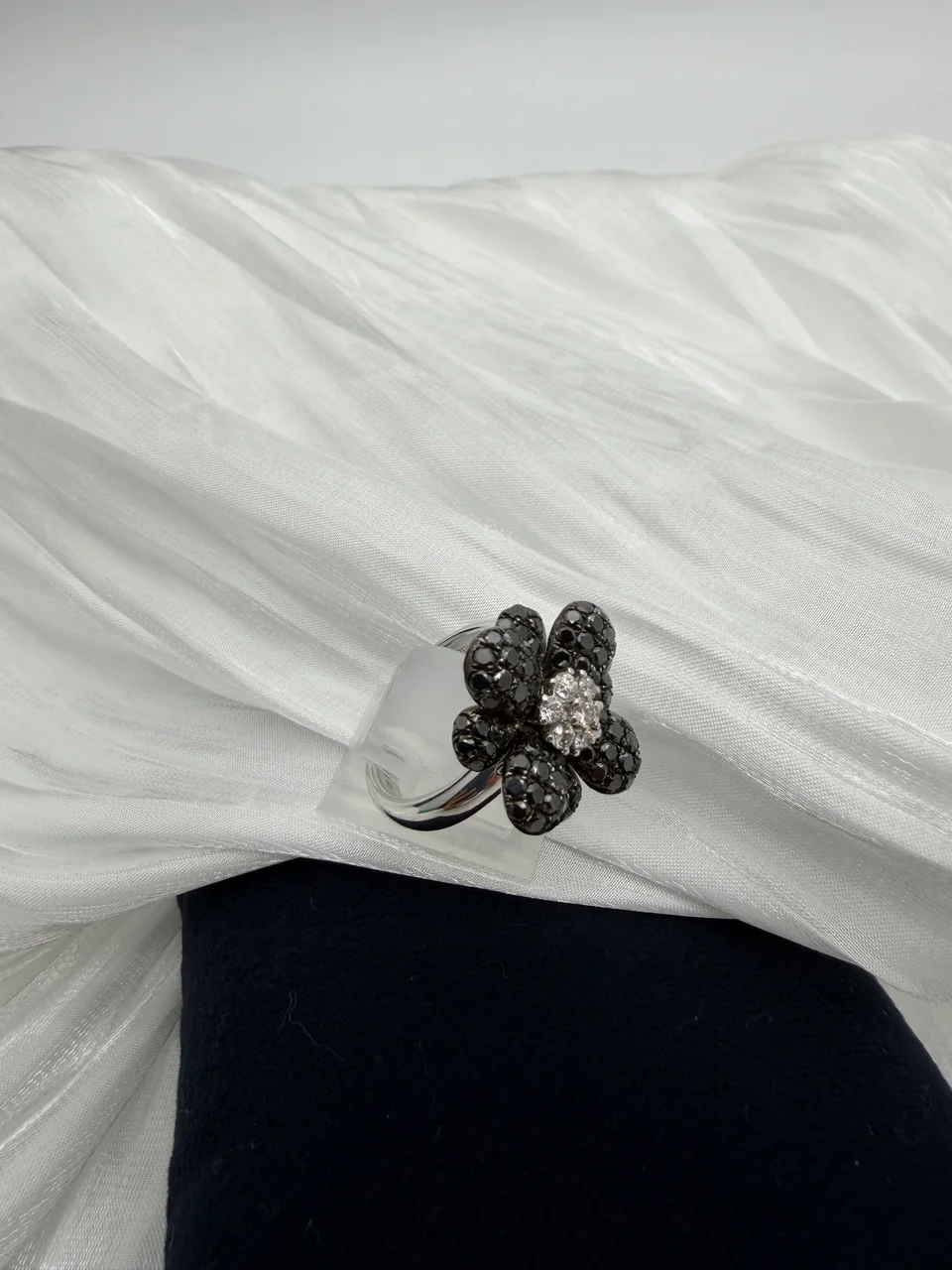 K18 FLOWER RING BD1.74CTS FD0.28CT 7.8G hover