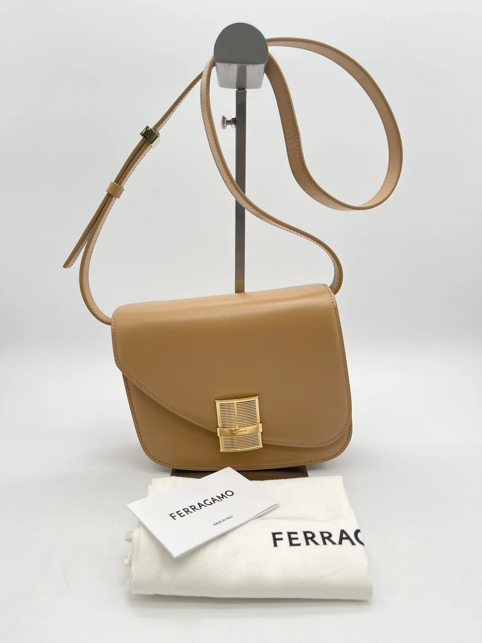 SALVATORE FERRAGAMO SHOULDER BAG (BEIGE)