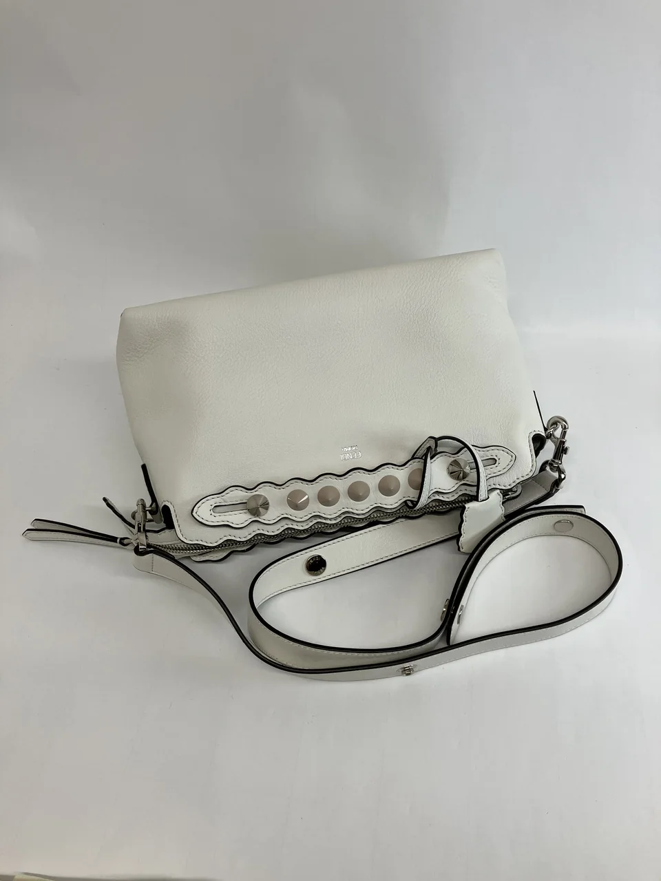 FENDI BY THE WAY MEDIUM (WHITE) view 4