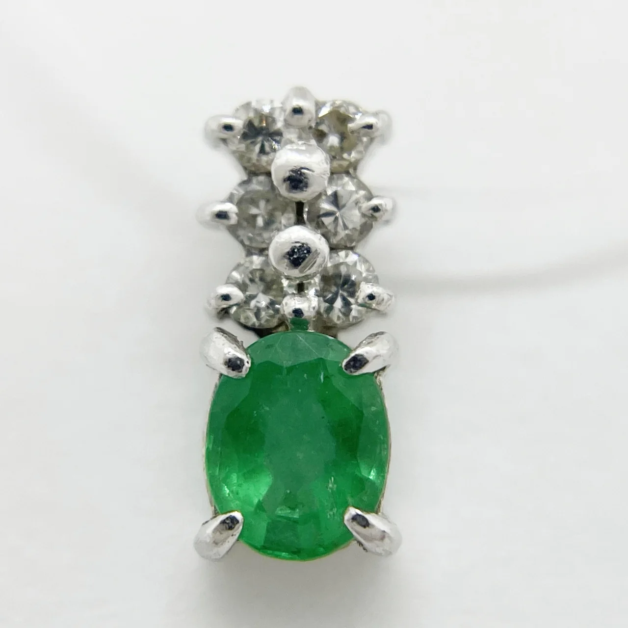 PT900 EMERALDN PENDANT E0.33CT FD0.11CT 1.2G