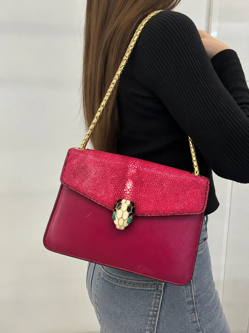 BVLGARI SEPRENTI CHAIN SHOULDER BAG (PINK) hover